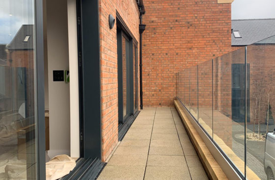 Easy Glass Smart Frameless Aluminium Channel System Balustrade on Exterior Balcony