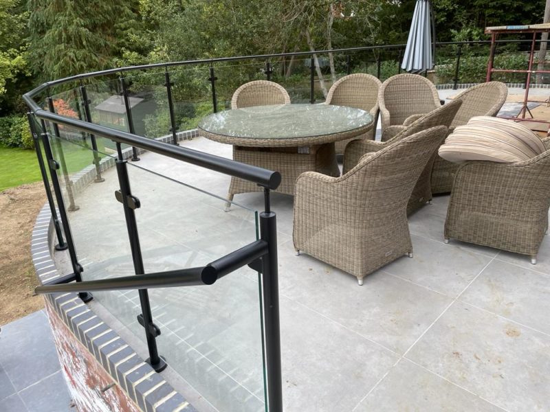 Exploring Design Possibilities with Curved Glass in Aluminium Balustrades
